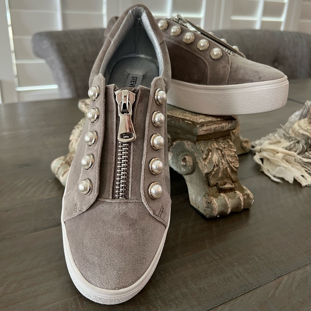 Women’s Steve Madden Sneakers Size 7